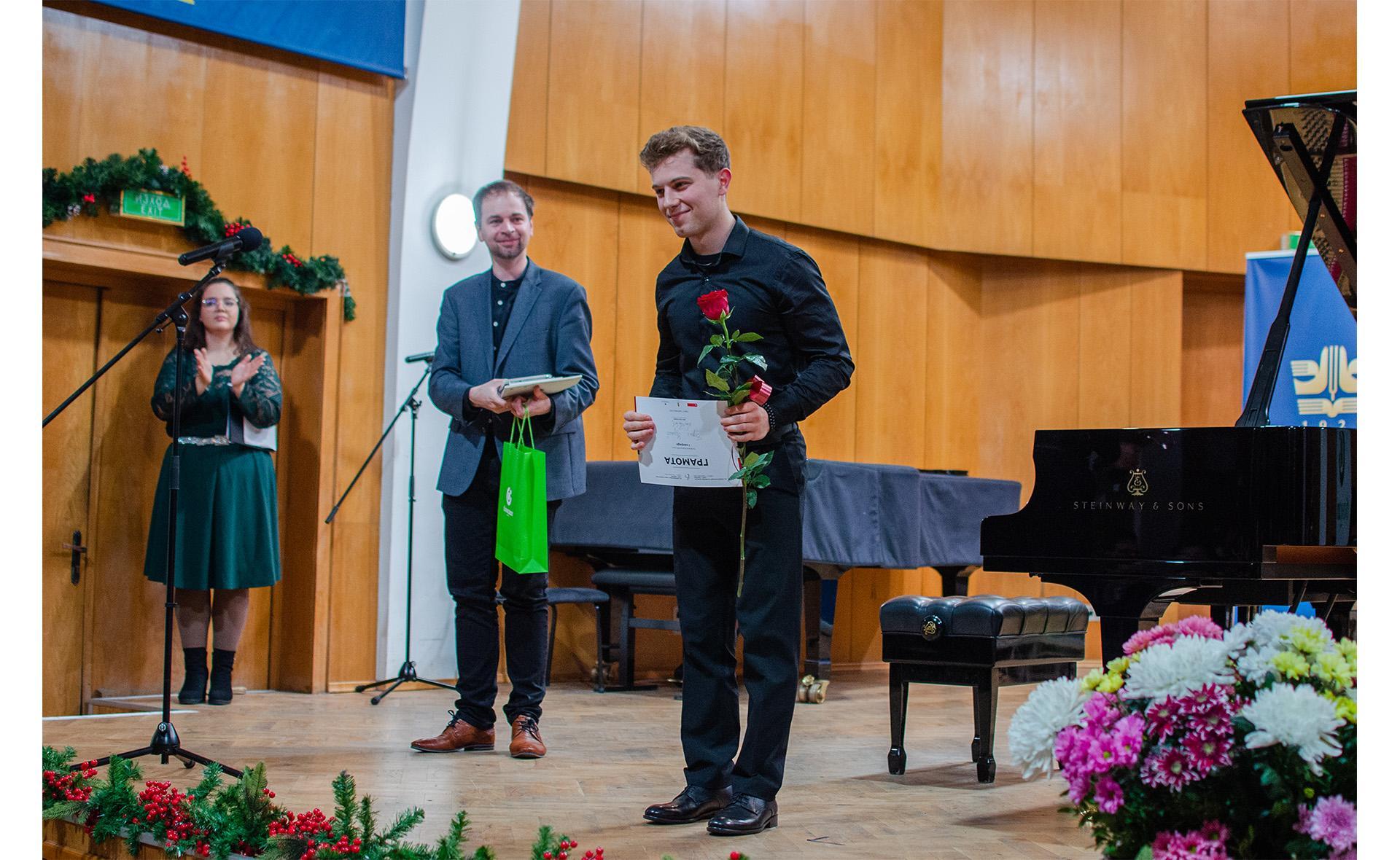 Borisz Uzunov, IV./I. díj, koncertlehetőségek