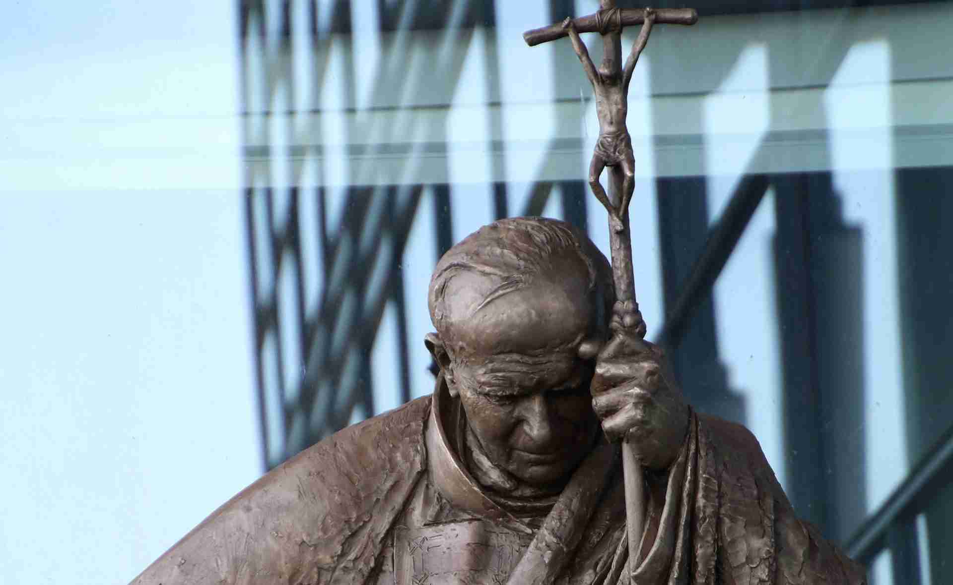 Szent II. János Pál pápa - Győrfi Lajos szobra