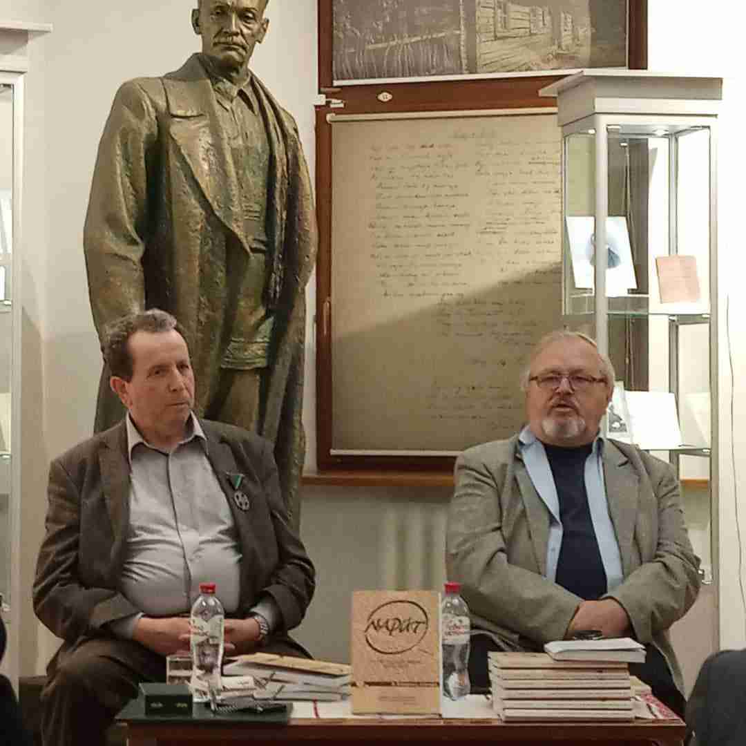 Петер Барас и Дьорд Сонди на представянето на списание "Напут". Източник: Facebook