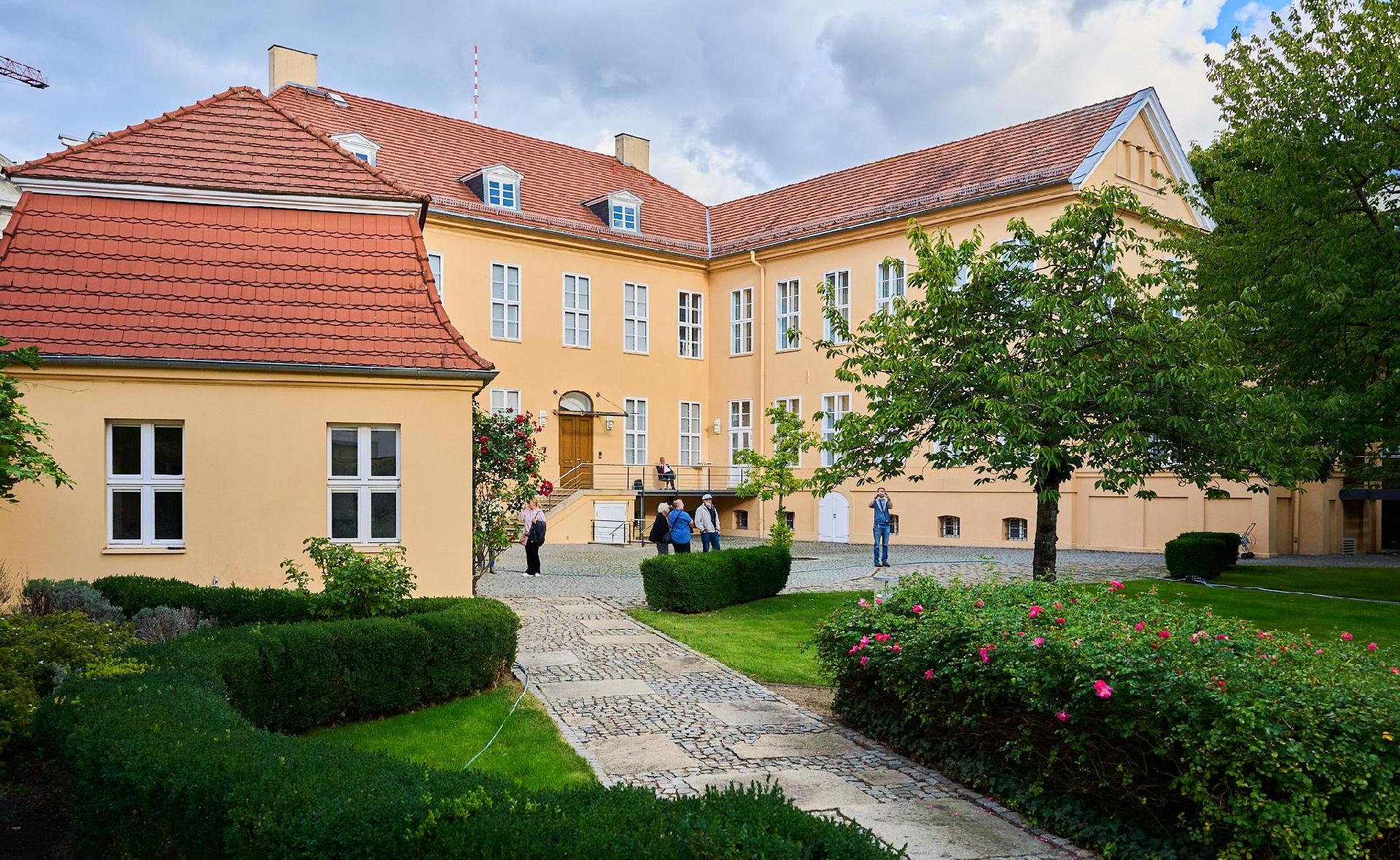 Titkok a házban, kincsek a kertben