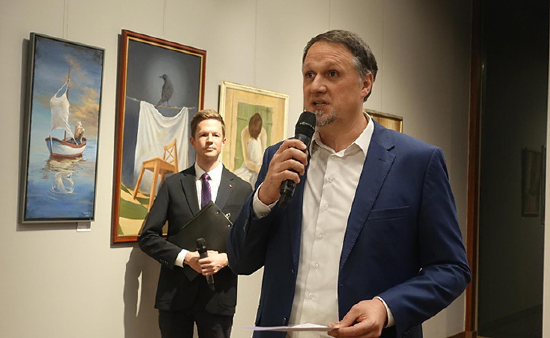 Magyar kortárs fotó- és festőművészek munkáiból nyílt kiállítás Isztambulban
