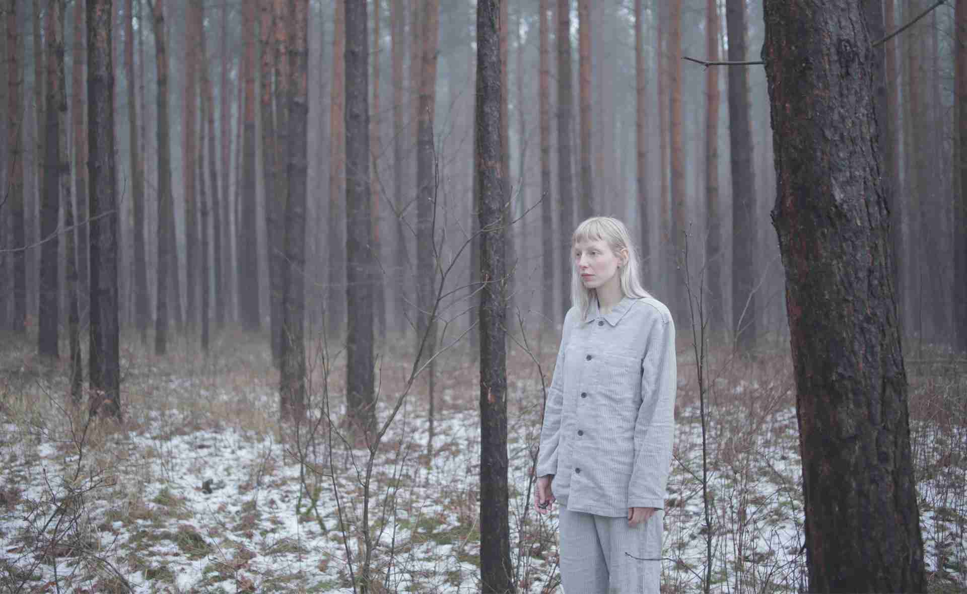 Still picture from the video 'Between trees' (Eszter Galambos)