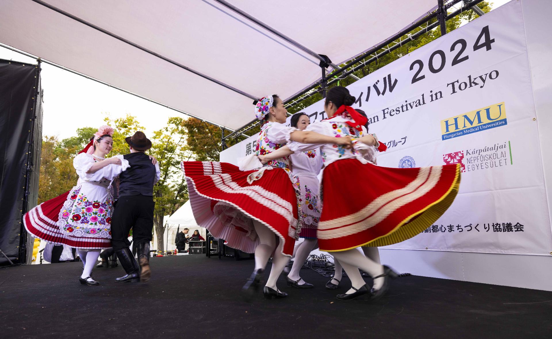 踊り部 ©Toroczkai Csaba