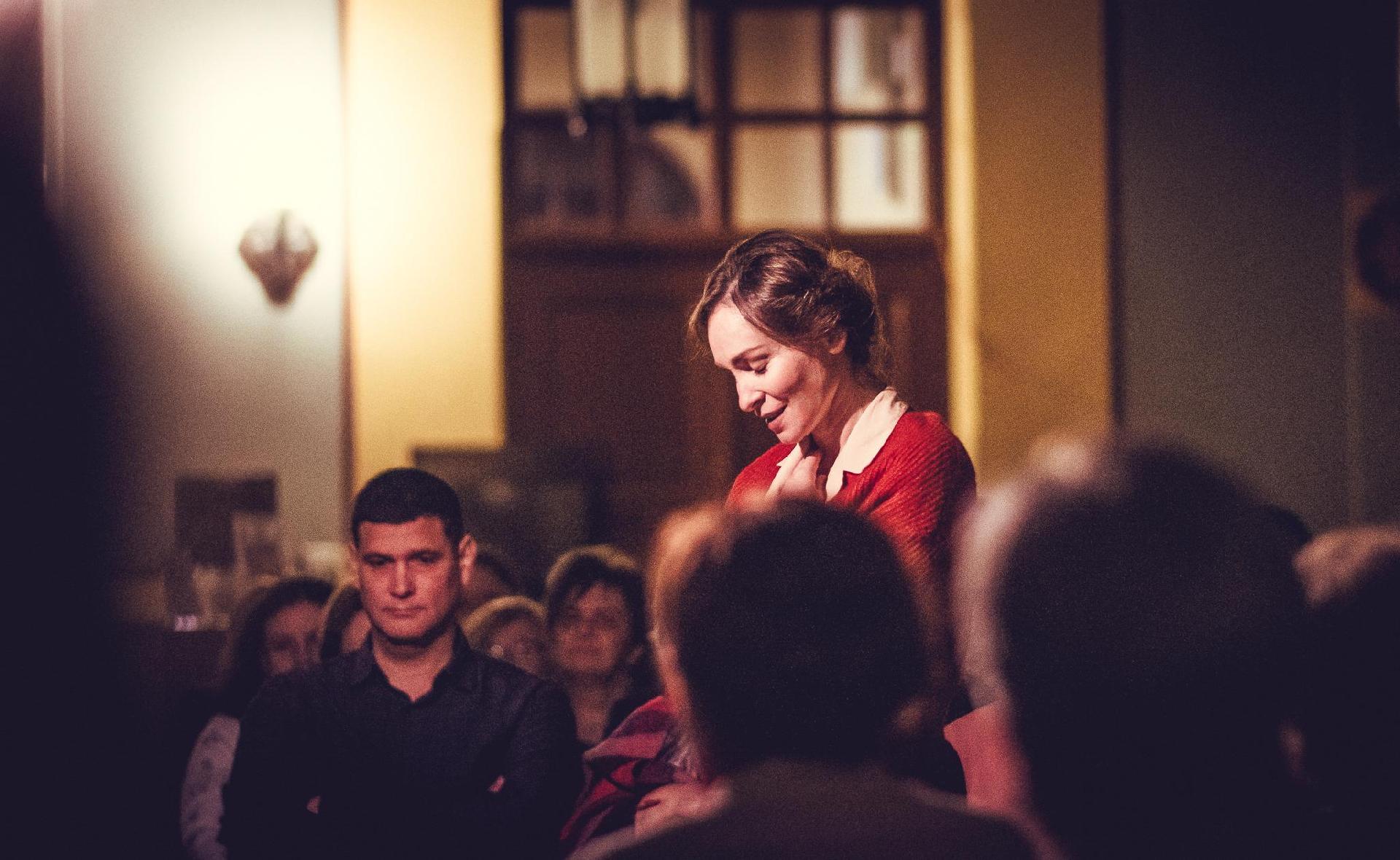 Scene from the performance - Gabriella Hámori as Fanni