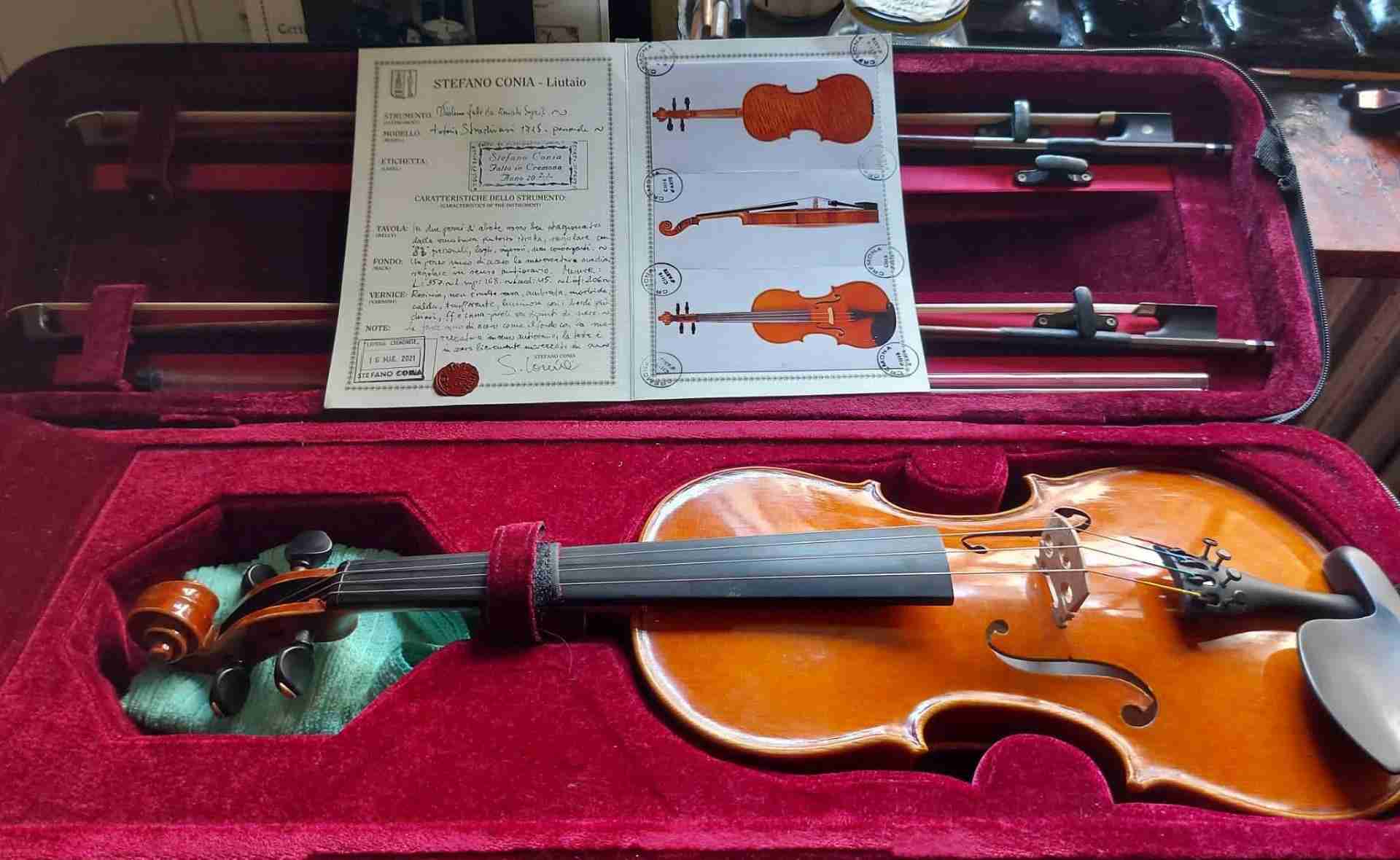 Stefano Conia saját gyártású hangszere, amelyet Antonio Stradivari 1715-ben készített hegedűje inspirált
(fotó: Nicola Arrigoni)