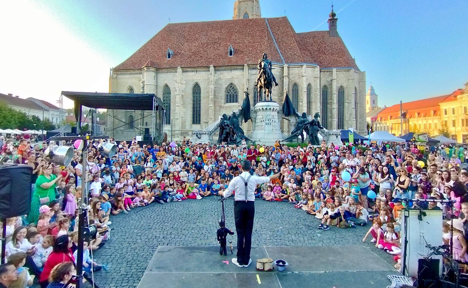 Marionetit maailmalla – Bence Sarkadin soolomarionettiesitys