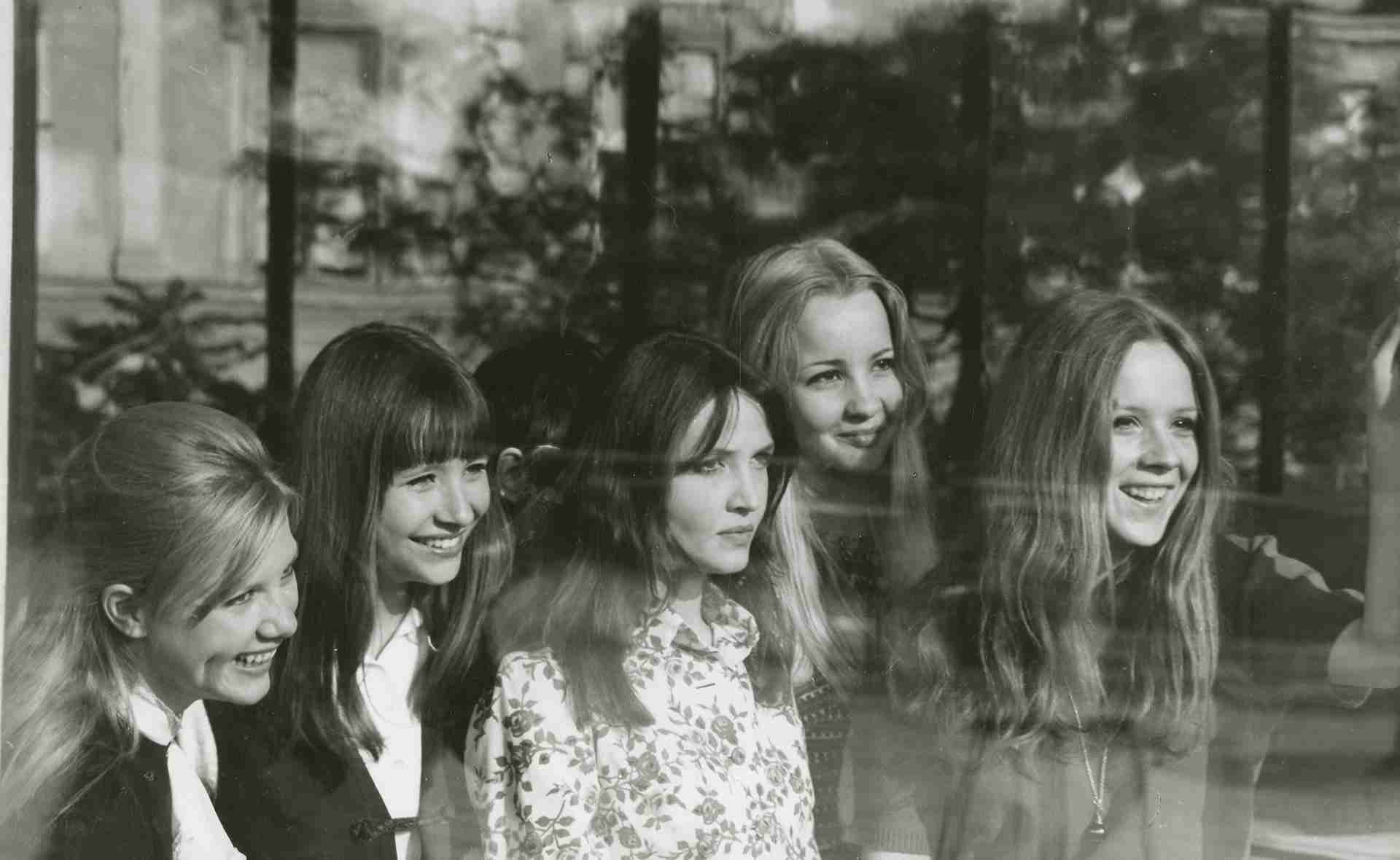 Mészáros Márta: Szép lányok, ne sírjatok!, 1970, 85 perc, francia felirattal