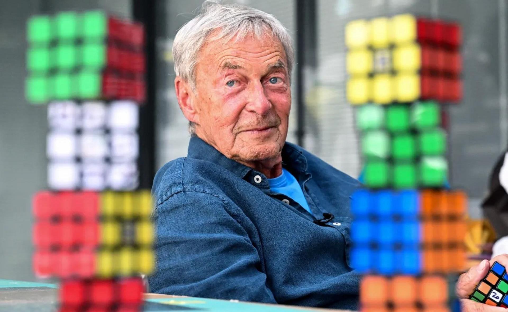 Sărbătoarea Științei Maghiare: Rubik 50/80 – concurs, lansare de carte și mozaic din cuburi Rubik
