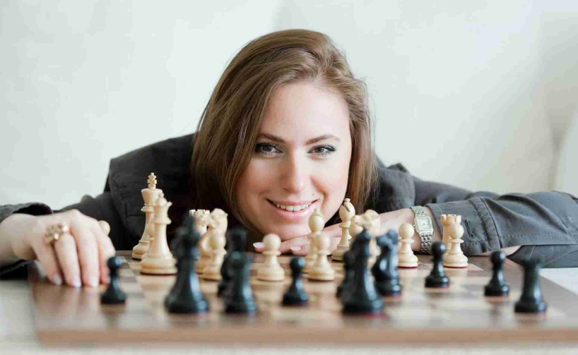 Polgár Judit (született 1976. július 23-a), magyar sakkozó, nemzetközi nagymester a sakktörténet legjobb női sakkozója.
(A kép forrása: juditpolgar.com)