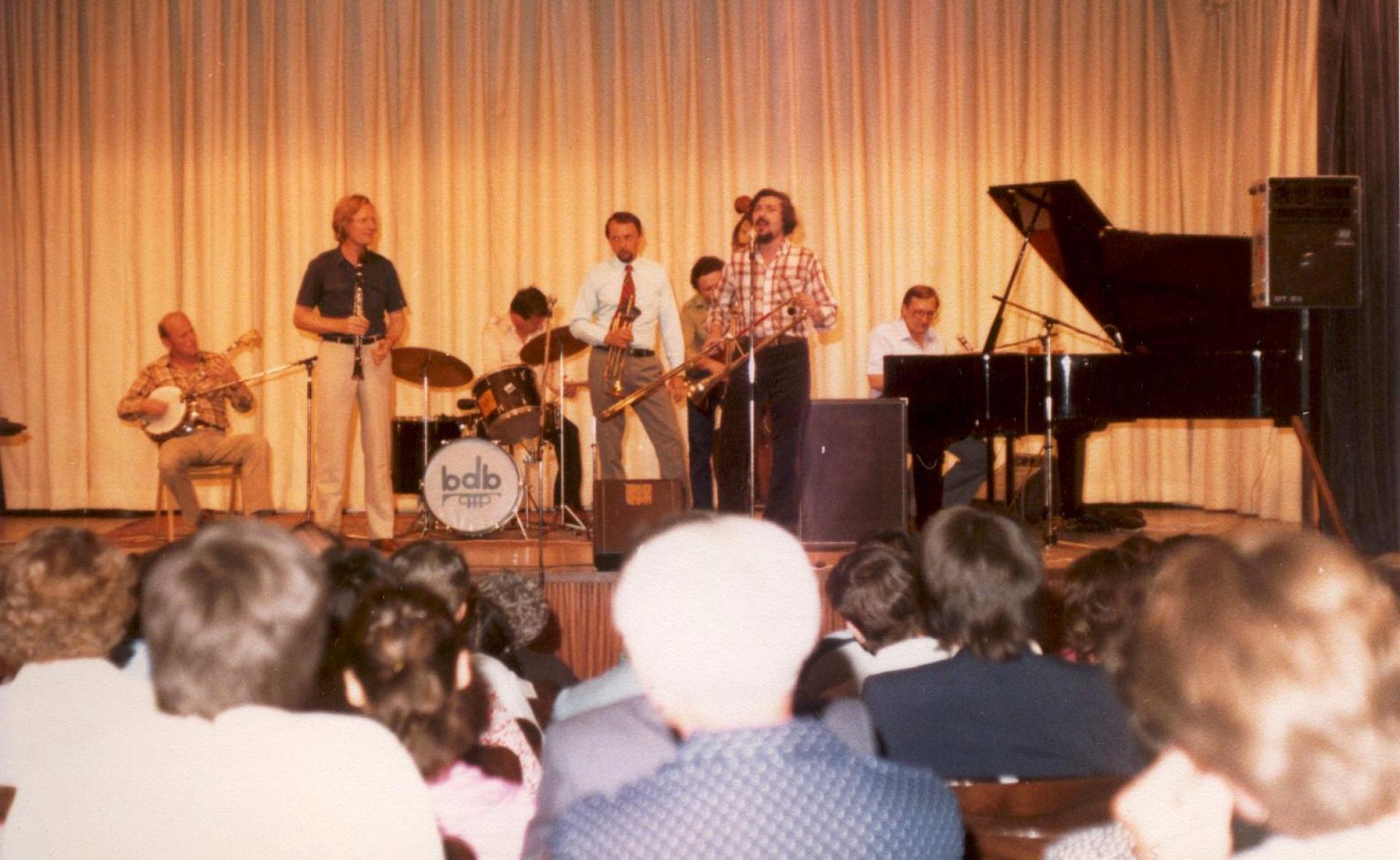 Mai szemmel már retró fíling: A Benkó Dixieland Band koncertje | 80-as évek eleje