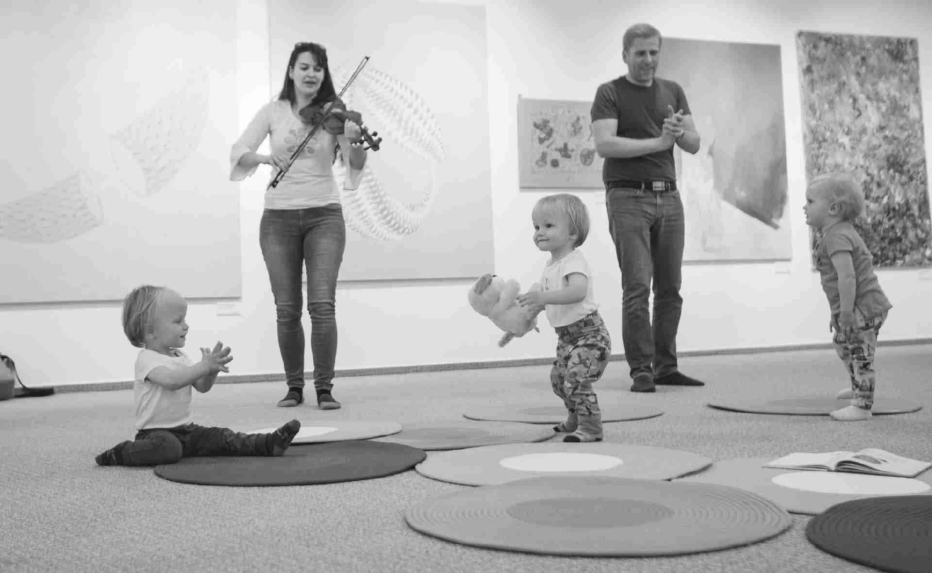 Laposa Julcsi a Magyar Kulturális Intézetben