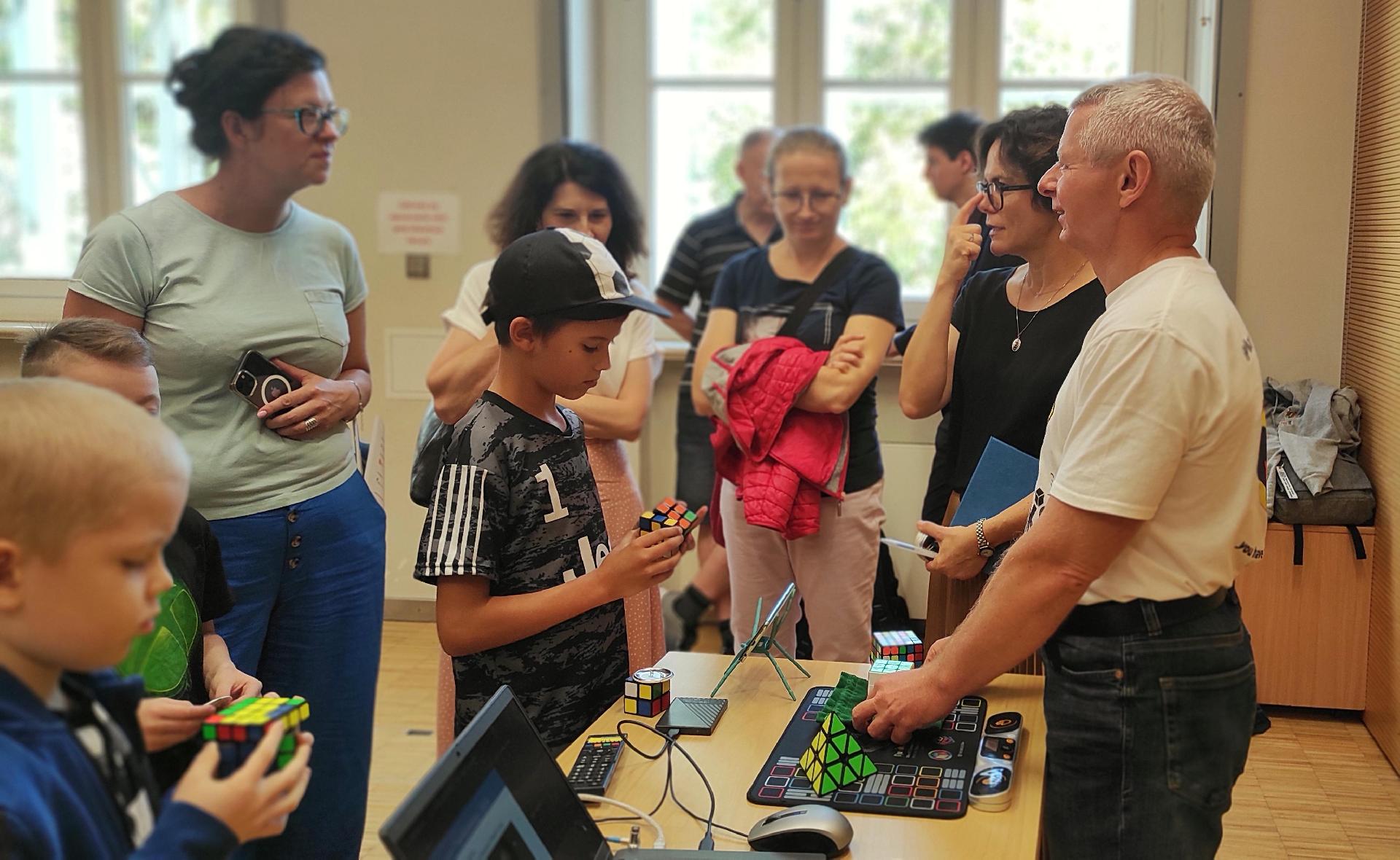 Kostka Rubika na Festiwalu Nauki organizowanym na Uniwersytecie Warszawskim