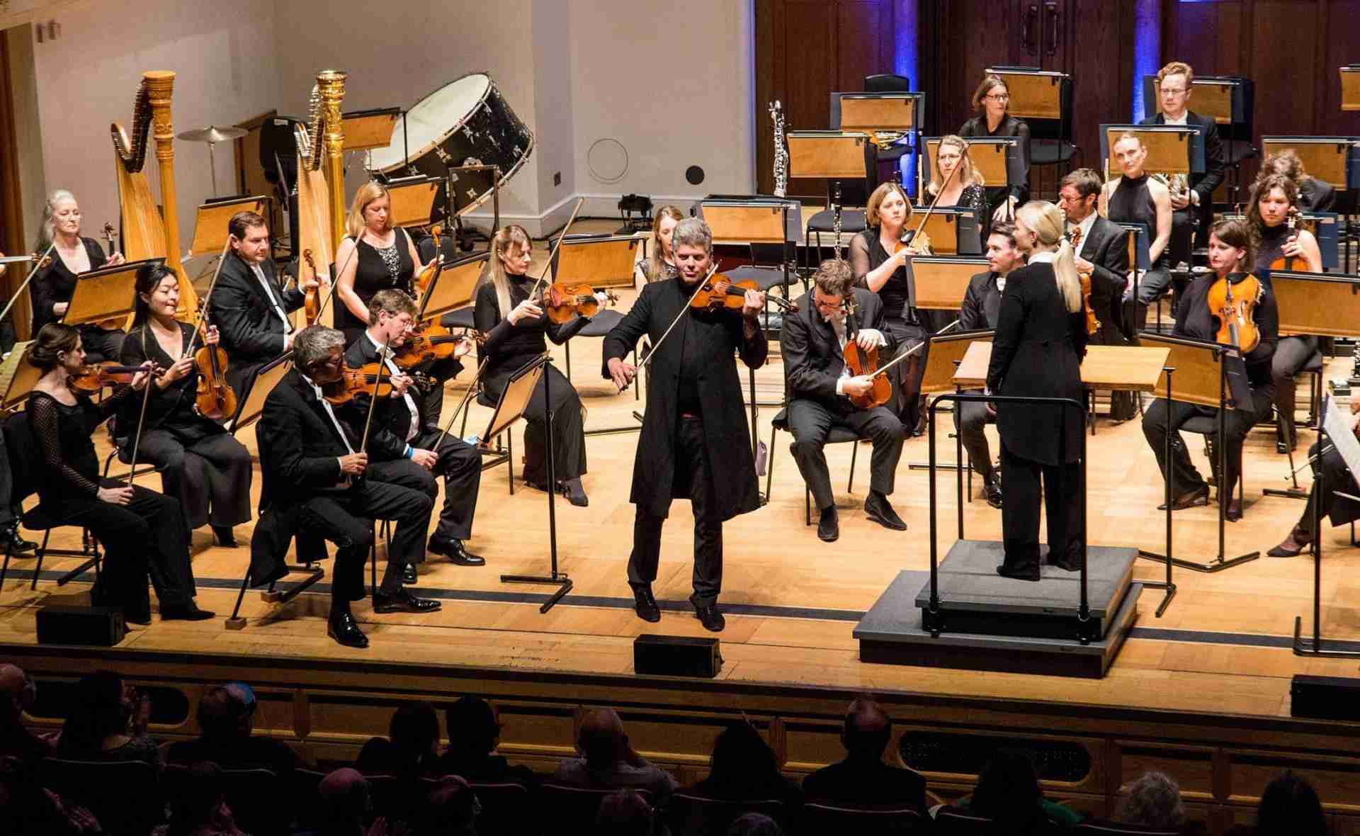 Kelemen Barnabás és a Royal Philharmonic Orchestra (Fotó: Bartha Botond / Liszt Intézet – Londoni Magyar Kulturális Központ)