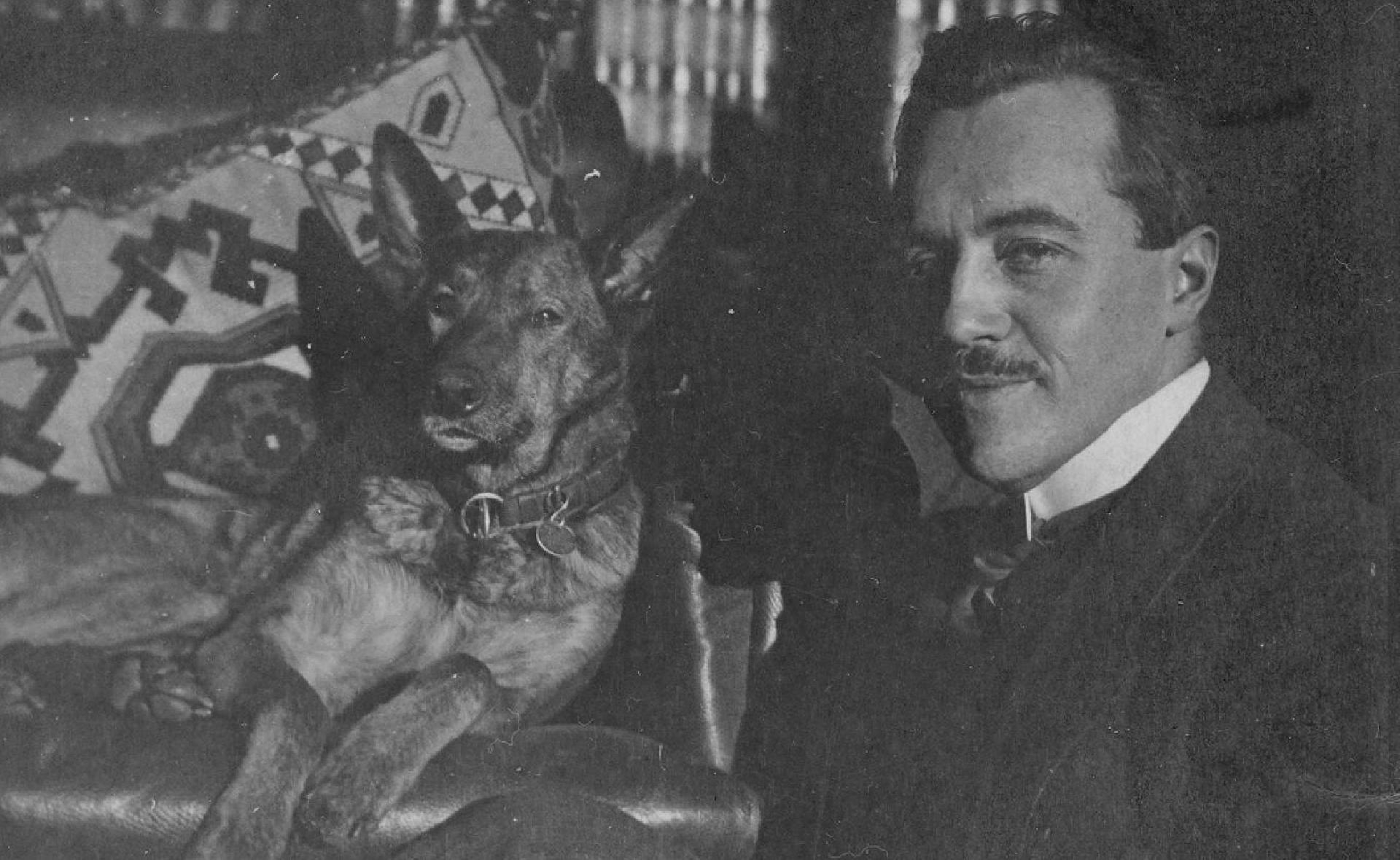 Robert Gragger mit seinem Hund © CHB Archiv