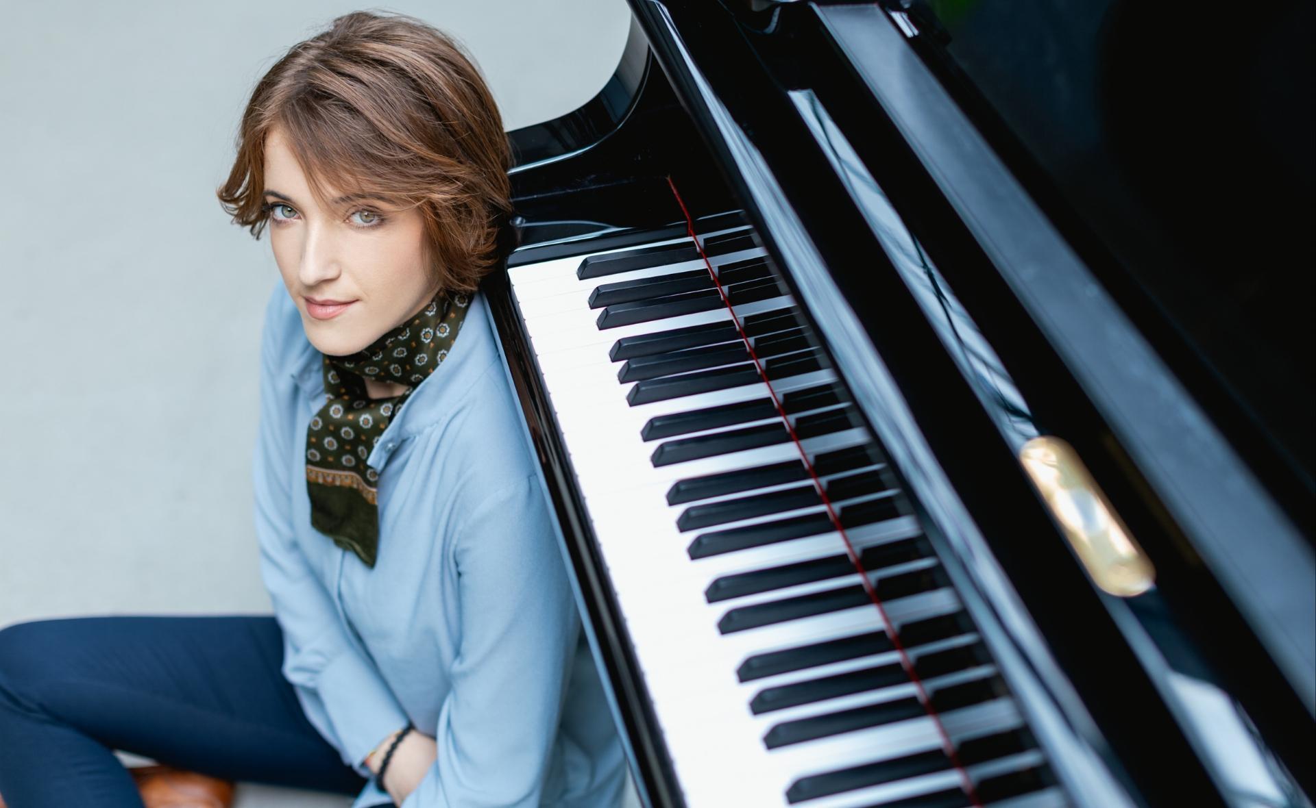 A Hungarian Pianist in New York - Alexandra Balog Solo Piano Recital