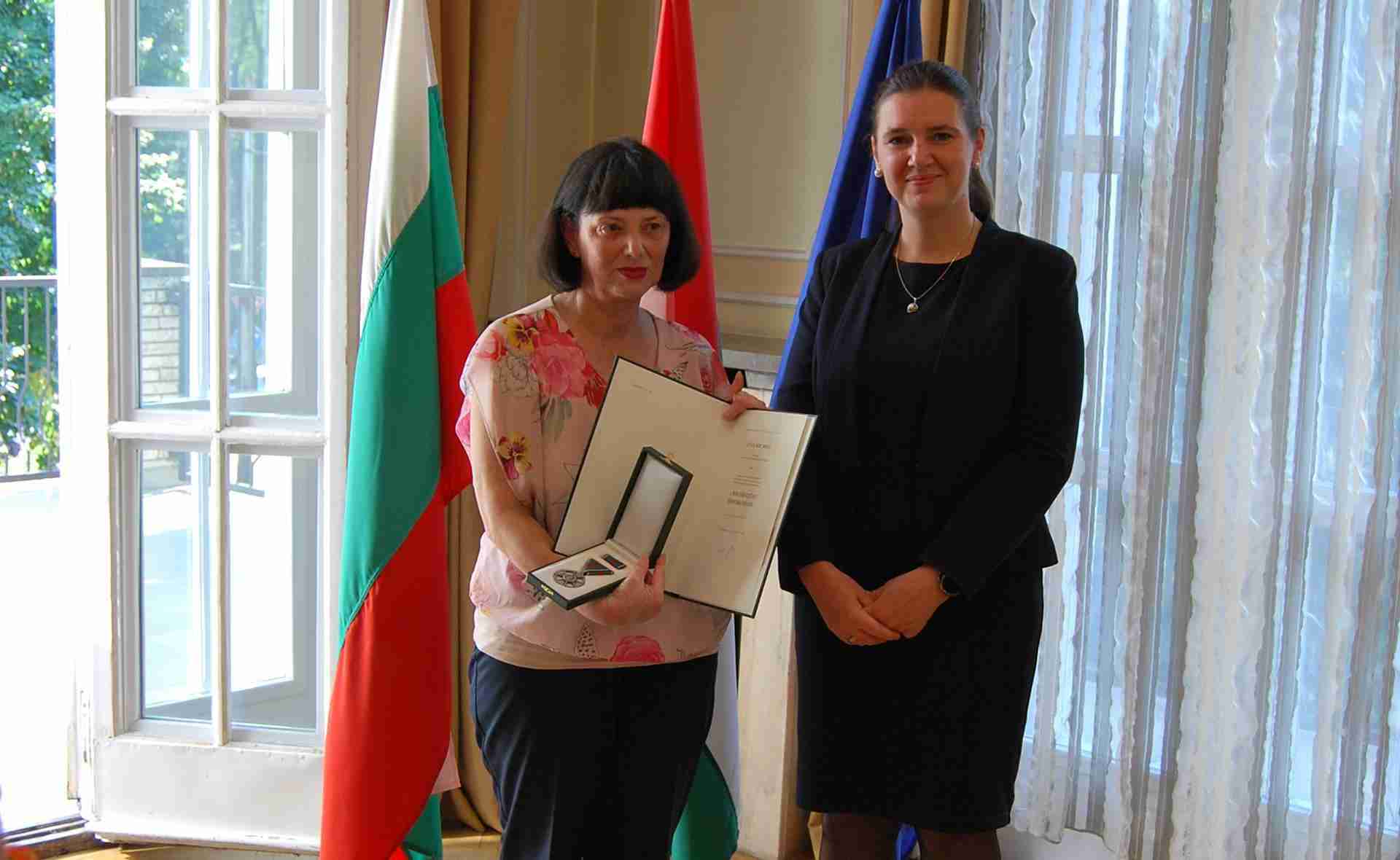 Г-жа Юлия Крумова и Н.Пр. Текла Харангозо, извънреден и пълномощен посланик на Унгария в България