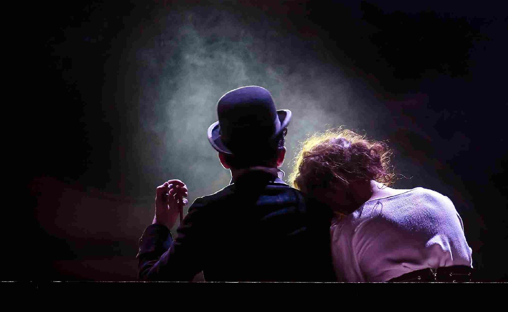 Hullan Zsuzsa: Totul este teatru…