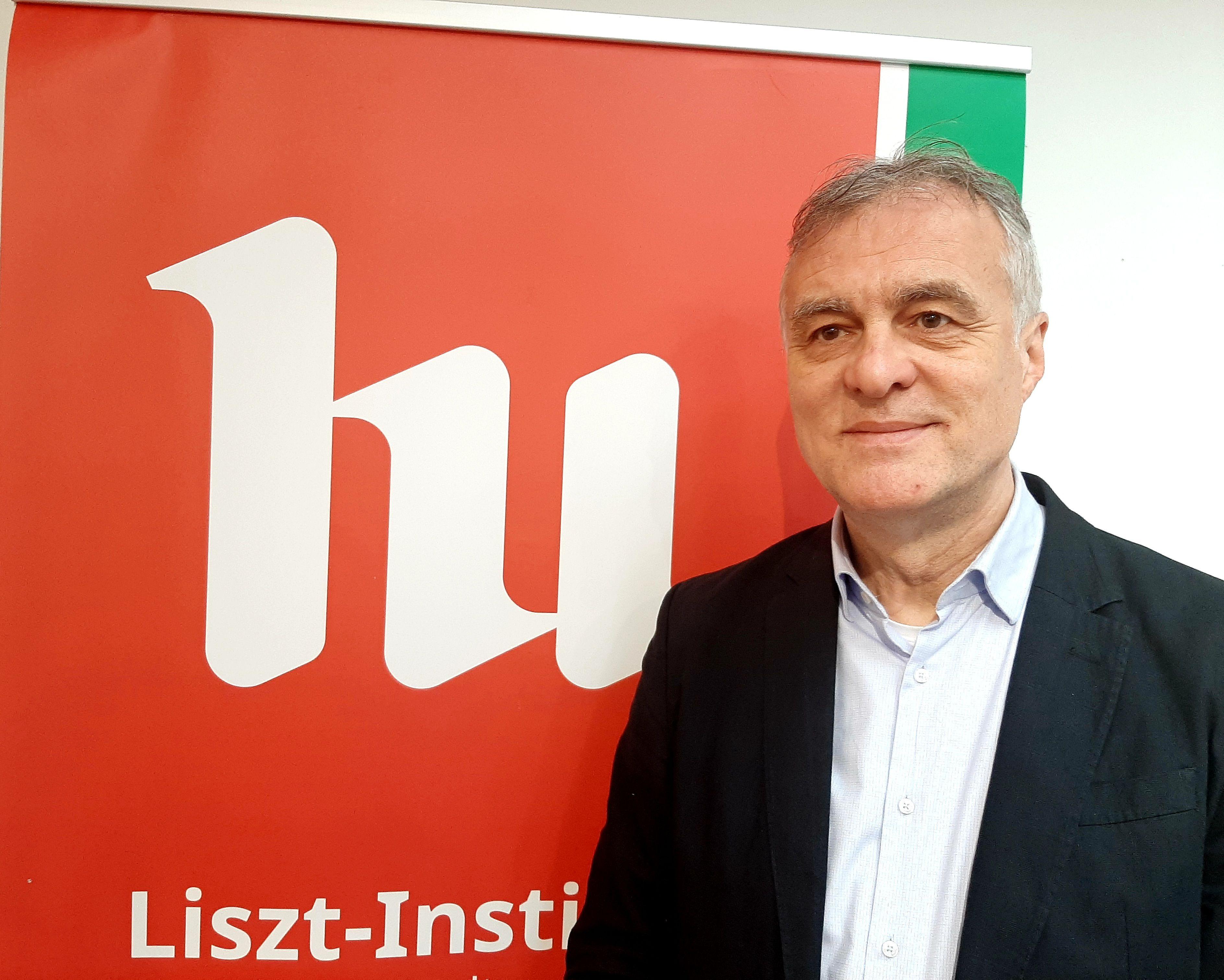 Dr. B. Szabó Dezső